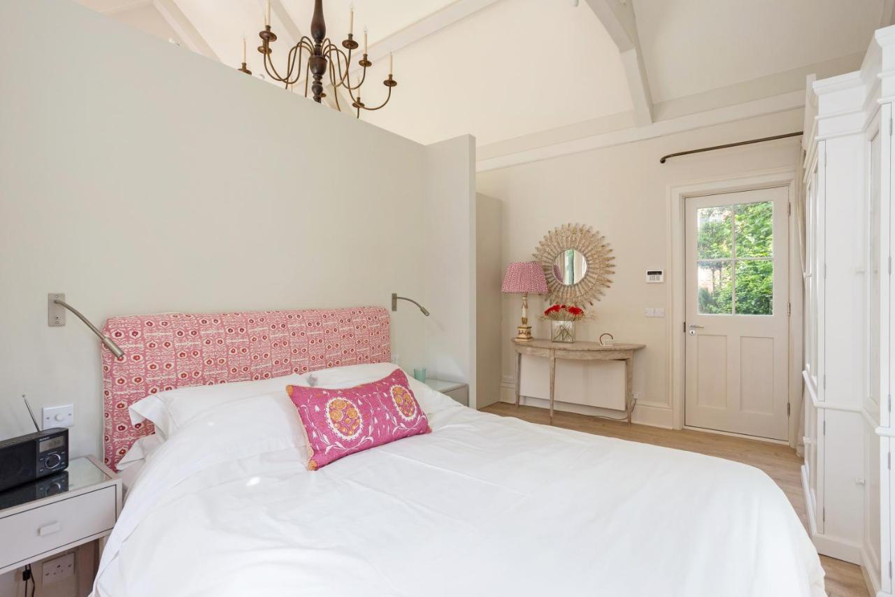 The Annexe - Beautiful Apartment With Garden Close To Heathrow And Windsor Staines-upon-Thames ภายนอก รูปภาพ