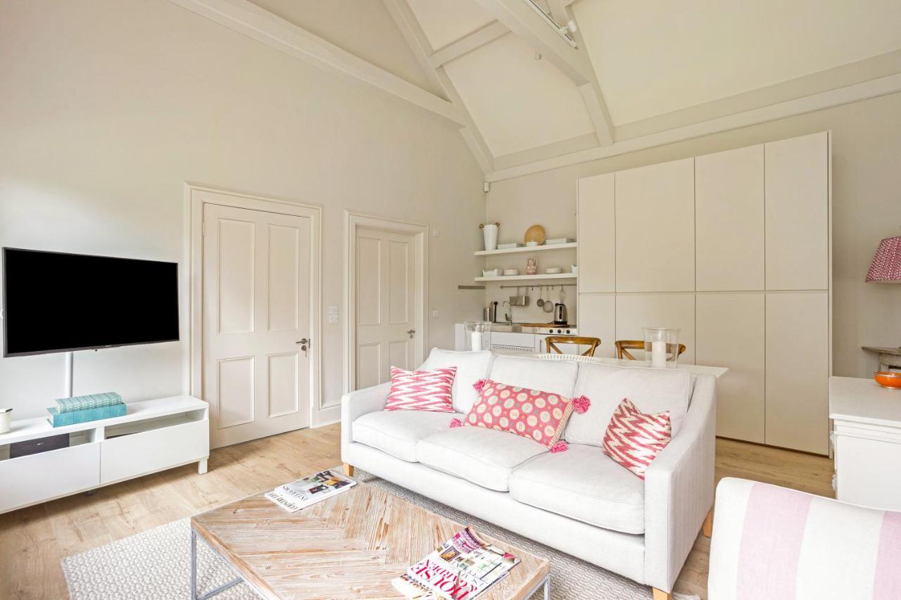 The Annexe - Beautiful Apartment With Garden Close To Heathrow And Windsor Staines-upon-Thames ภายนอก รูปภาพ